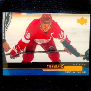 Upper Deck - Steve Yzerman Hockey Card